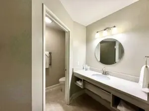 Lodging &Amp; Accommodations 11 Bathroom Inside Lodge In Williamsburg, Va | Williamsburg Christian Retreat Center