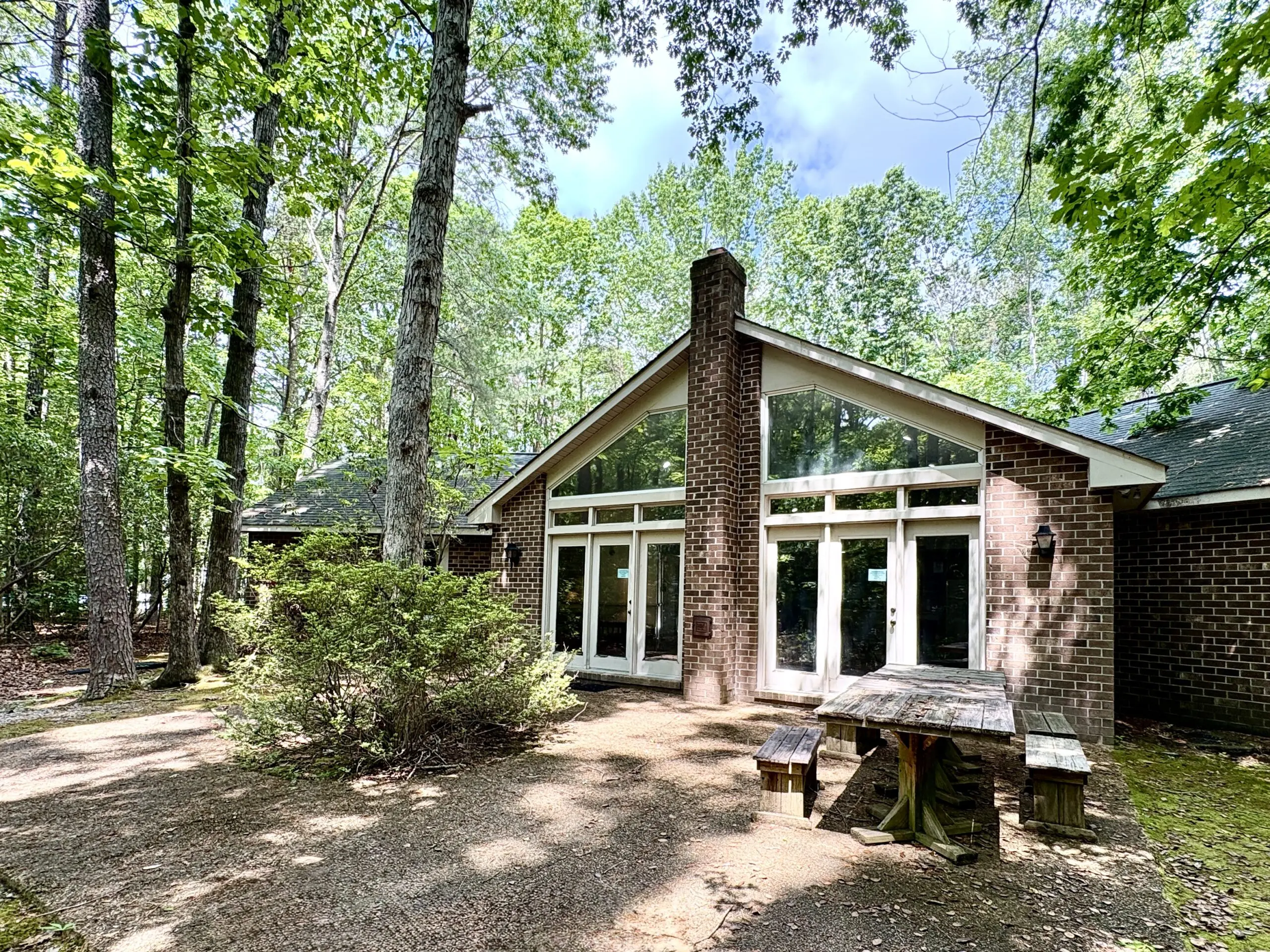 Lodging &Amp; Accommodations 30 Outside Back Deck View Of Laurel Cottage At Williamsburg Christian Retreat Center In Williamsburg, Virginia