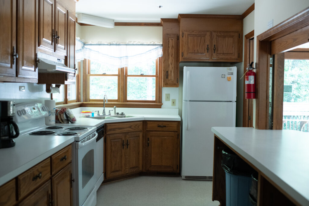 Lodging &Amp; Accommodations 14 Hollycottage 10