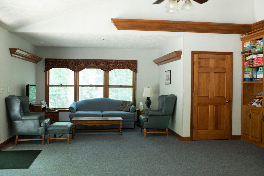 Lodging &Amp; Accommodations 15 Hollycottage 8
